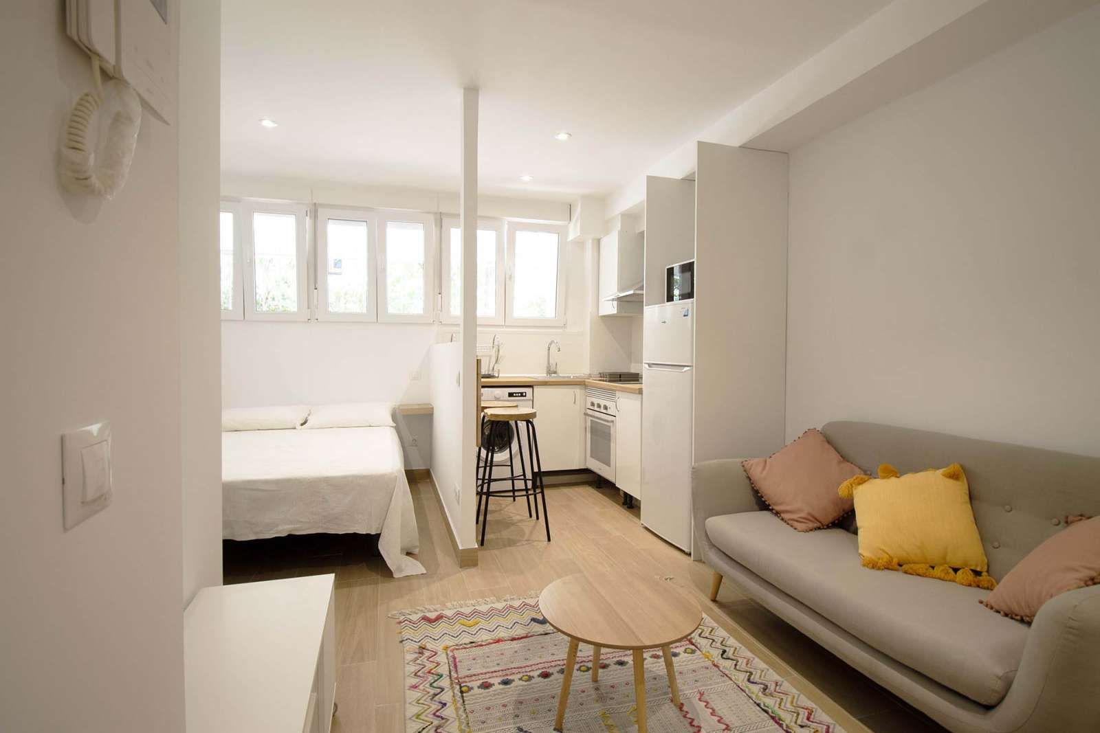 Bedroom of Study to share in  Madrid Capital  with Air Conditioner, Heating and Terrace