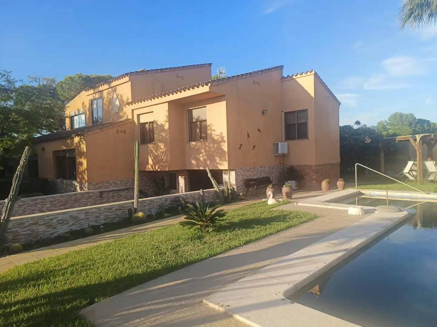 Vista exterior de Casa o xalet en venda en Benicasim / Benicàssim amb Calefacció, Terrassa i Traster