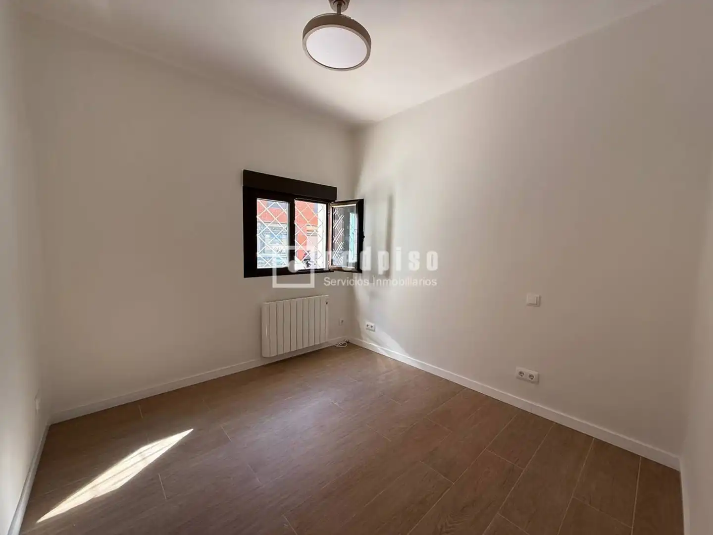 Schlafzimmer von Wohnung zum Verkauf in Madrid mit Klimaanlage und Heizung