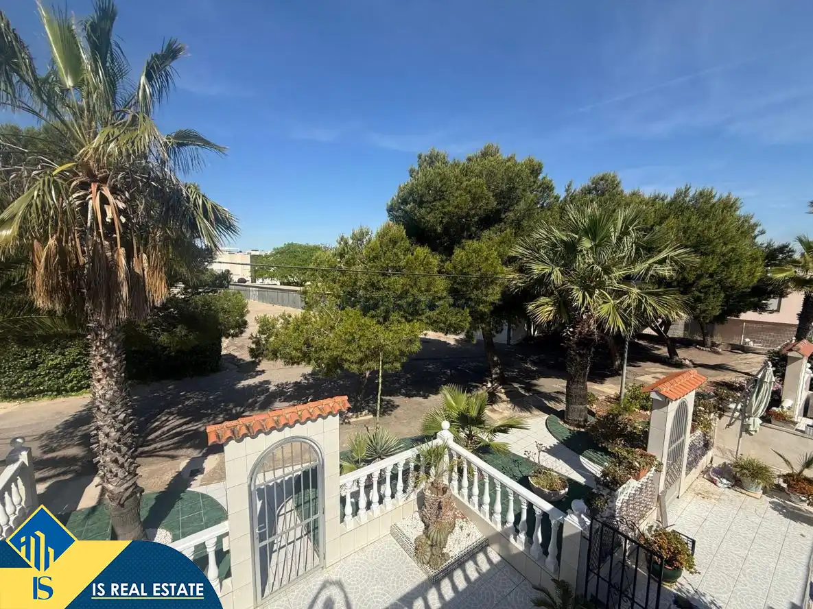 Vista exterior de Casa o chalet en venta en Torrevieja con Calefacción, Jardín privado y Terraza