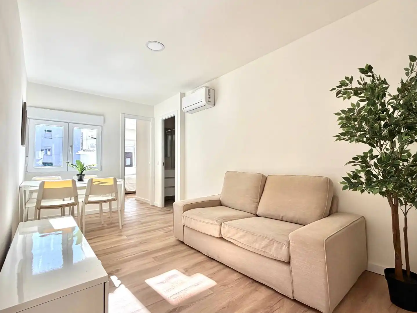 Sala de estar de Piso en venta en  Madrid Capital con Aire acondicionado