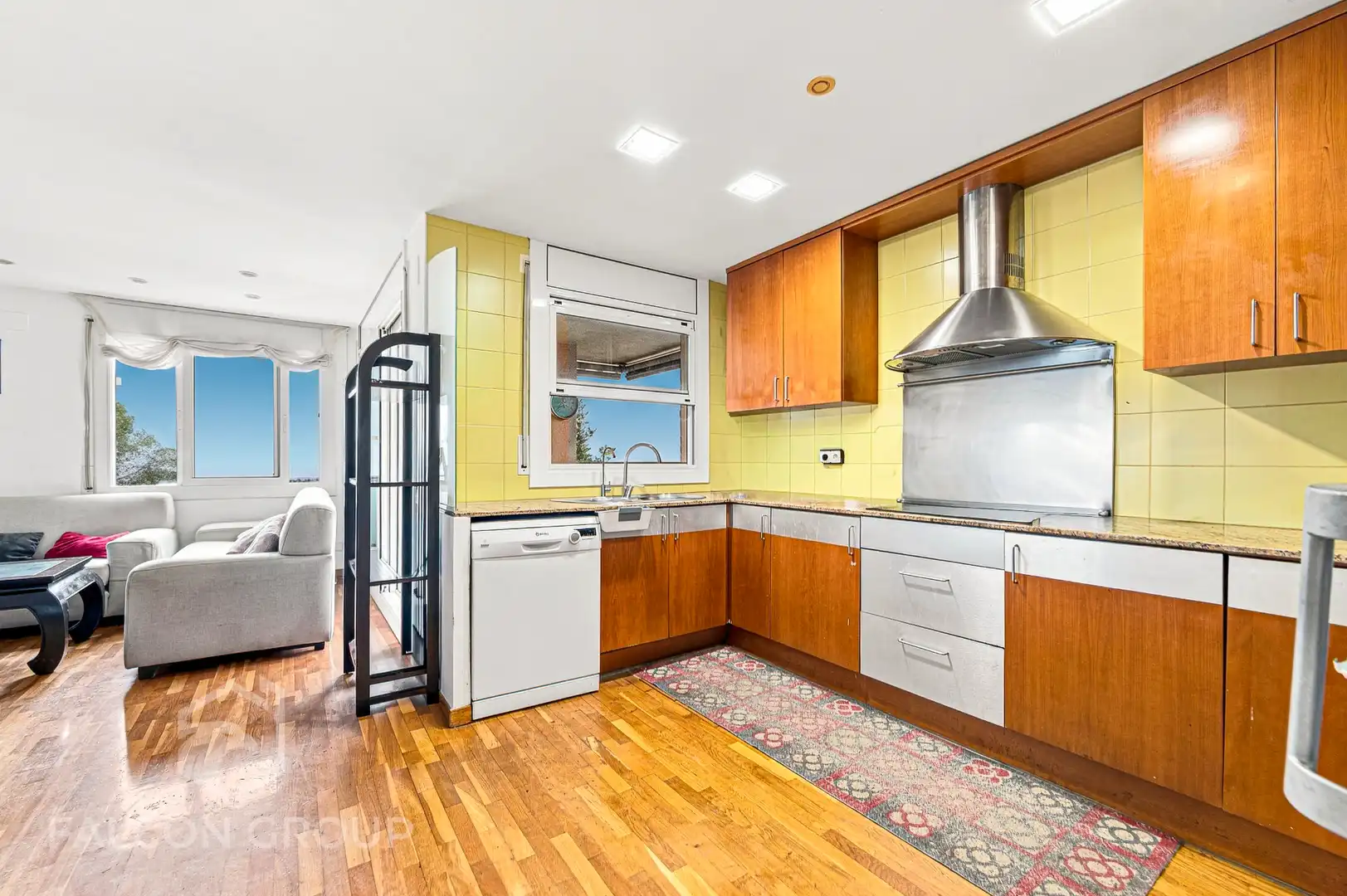 Kitchen of Flat for sale in Sitges  with Terrace, Swimming Pool and Balcony