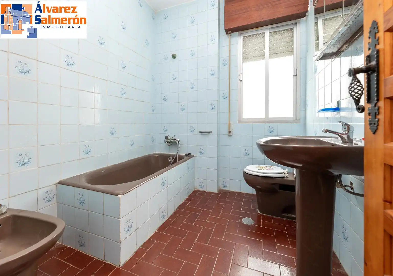 Badezimmer von Haus oder Chalet zum Verkauf in Huétor Vega mit Abstellraum und Schwimmbad