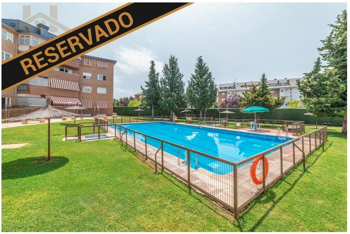 Piscina de Pis en venda en Majadahonda amb Aire condicionat, Calefacció i Terrassa
