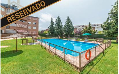 Swimming pool of Flat for sale in Majadahonda  with Air Conditioner, Heating and Terrace