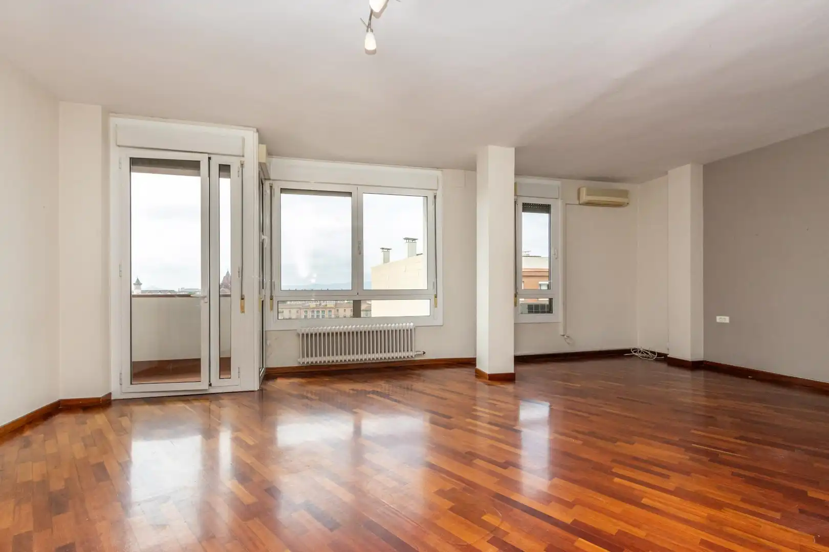 Living room of Attic for sale in Sabadell  with Air Conditioner, Heating and Parquet flooring