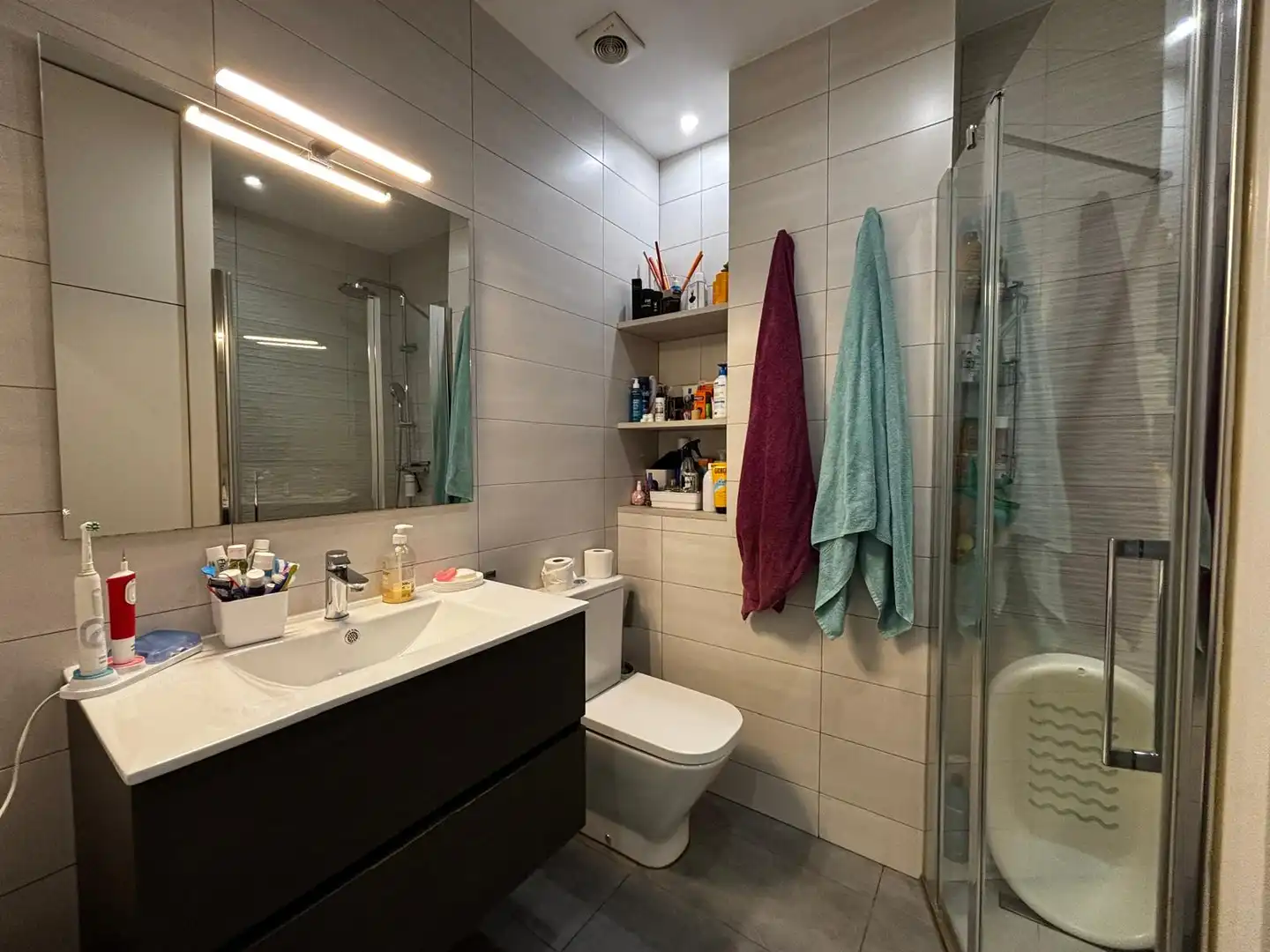Badezimmer von Wohnung zum Verkauf in Badalona mit Klimaanlage, Heizung und Parkett