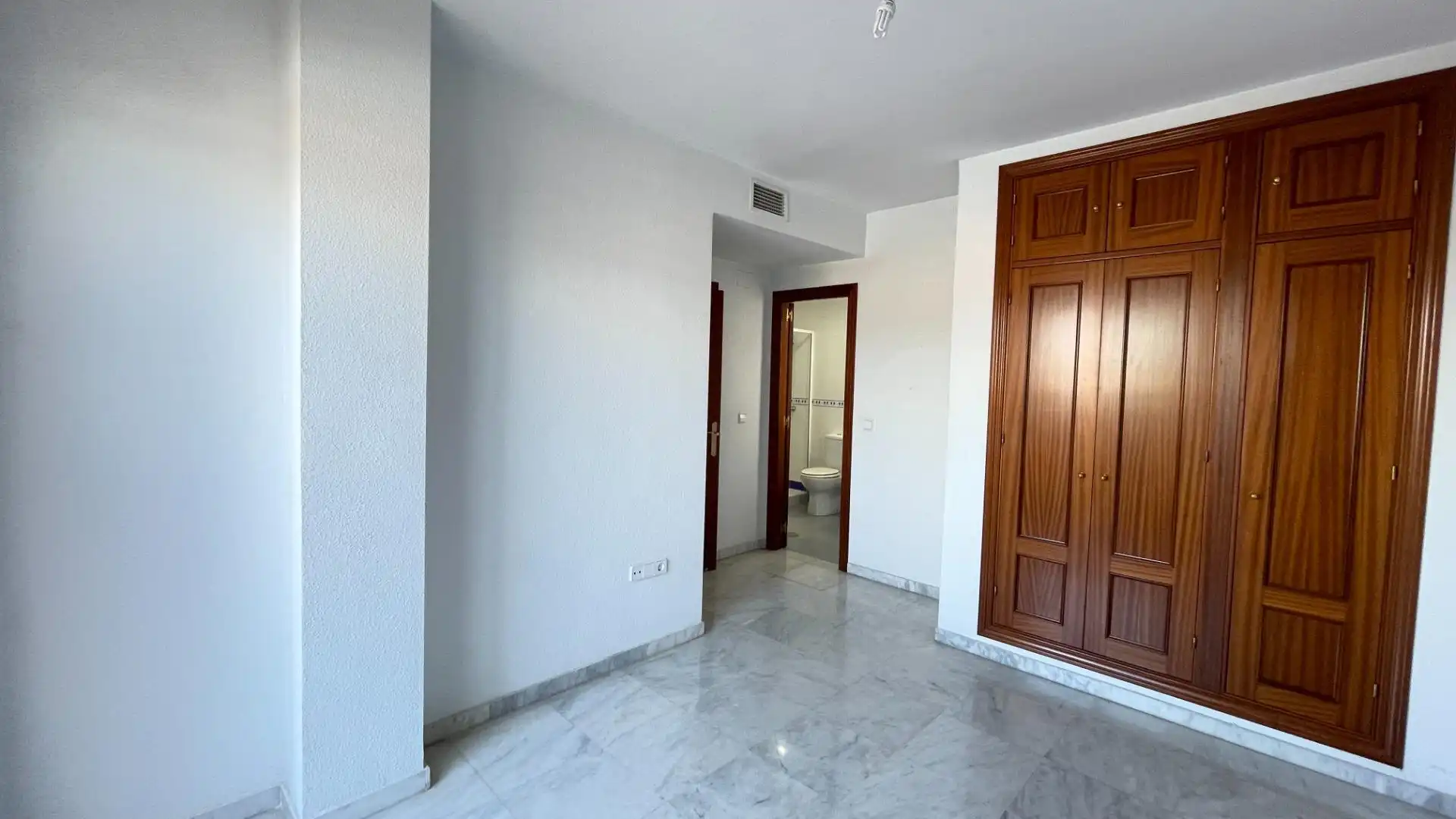 Wohnung zum Verkauf in Córdoba mit Klimaanlage und Terrasse