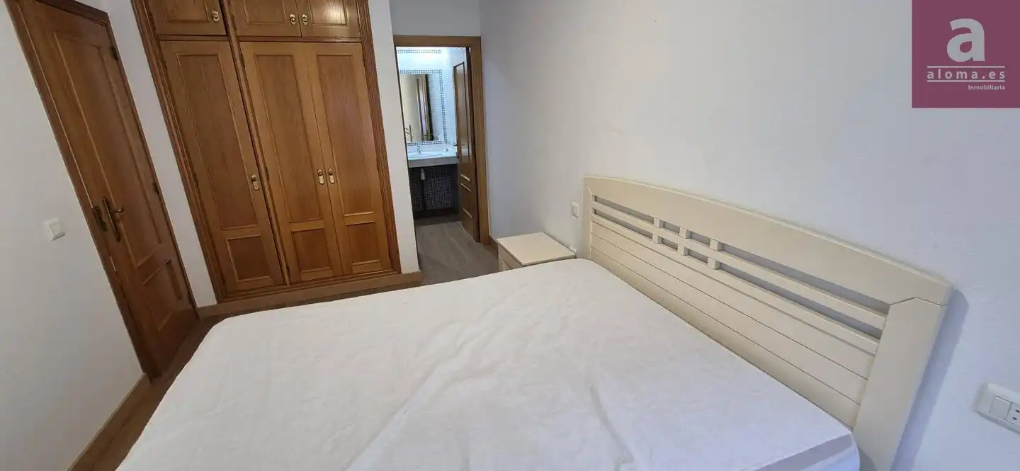 Habitación de Estudio de alquiler en Cáceres con Aire acondicionado, Trastero y Amueblado