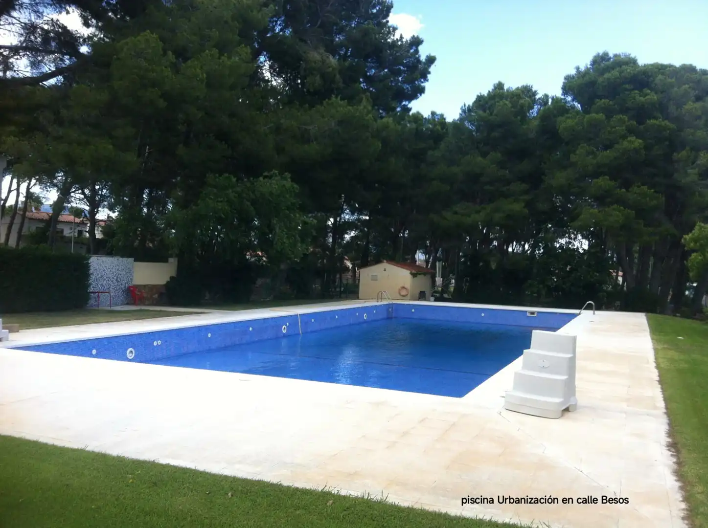Schwimmbecken von Einfamilien-Reihenhaus zum Verkauf in Mont-roig del Camp mit Klimaanlage, Heizung und Privatgarten