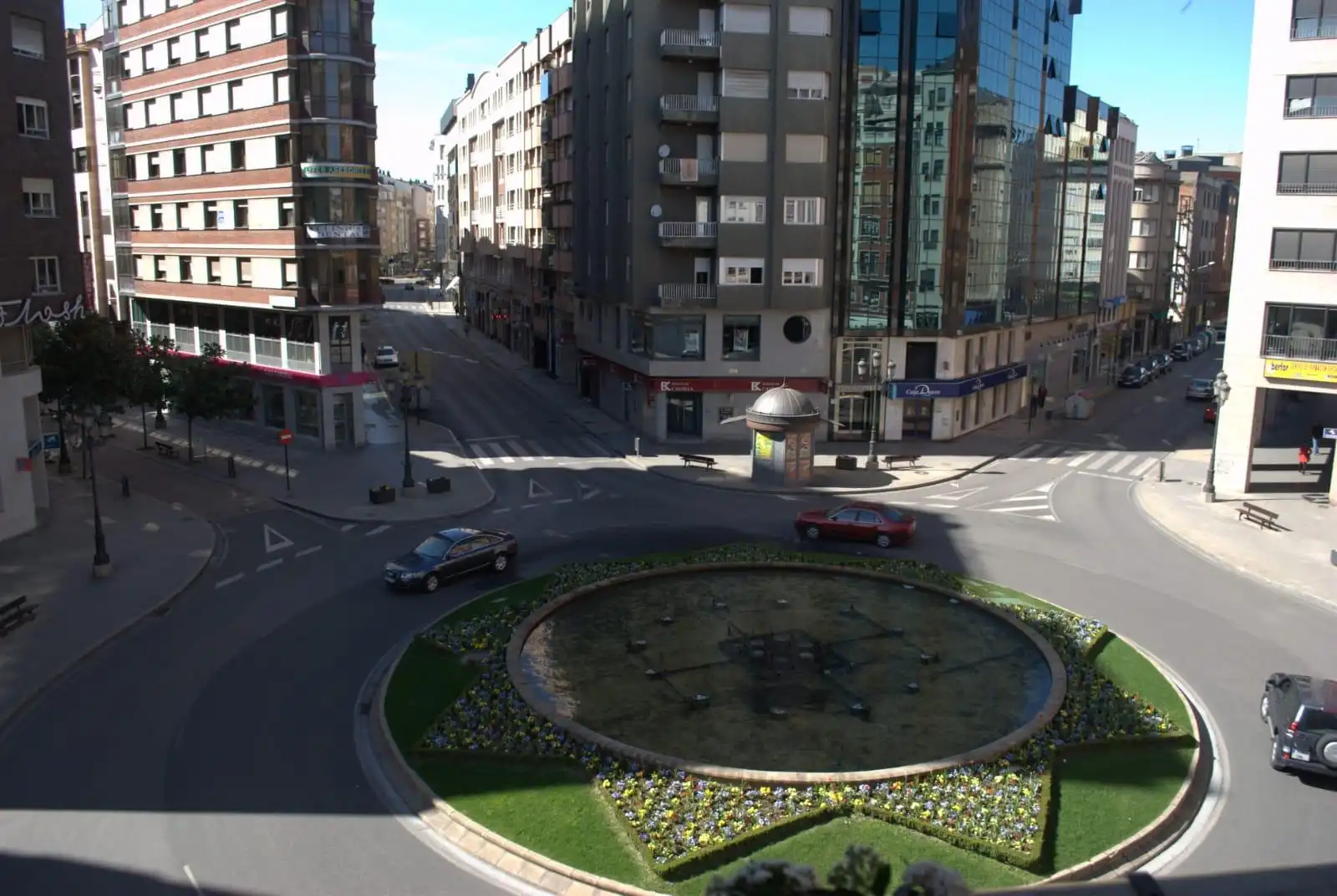 Außenansicht von Wohnung zum Verkauf in Ponferrada mit Heizung, Terrasse und Abstellraum