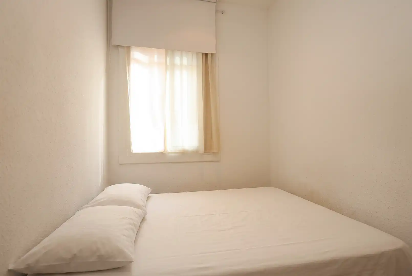 Bedroom of Flat for sale in Barcelona