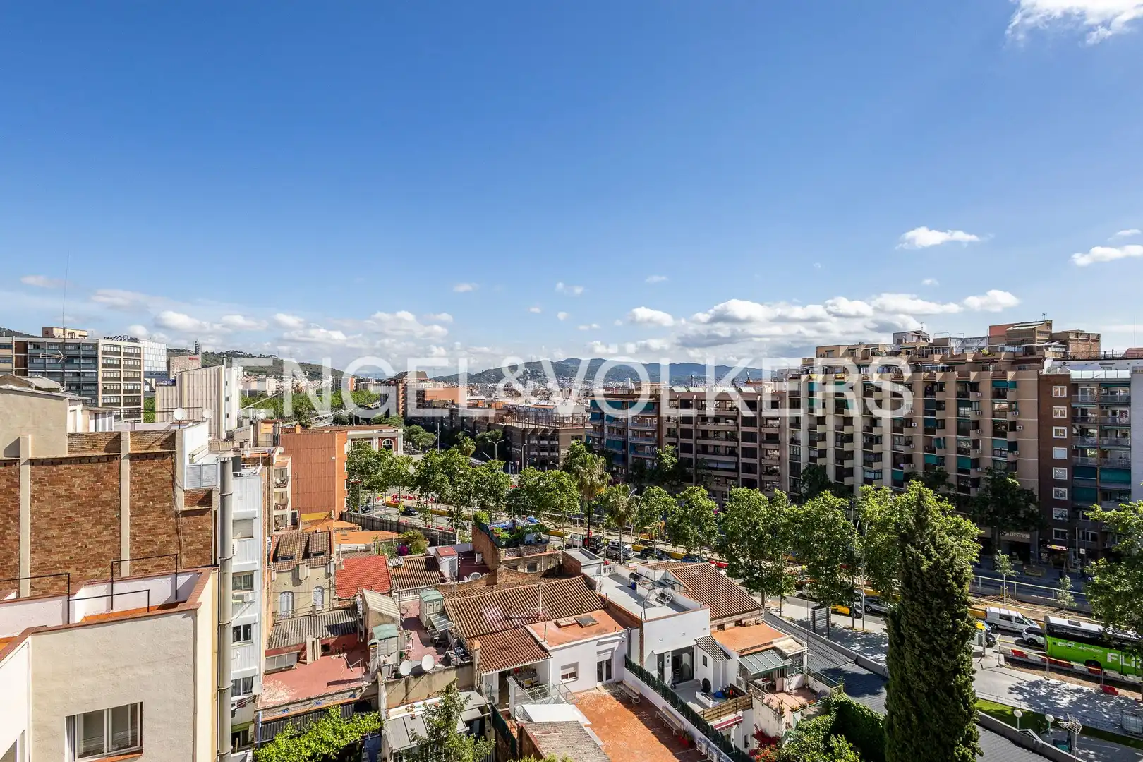 Vista exterior de Àtic en venda en Barcelona amb Aire condicionat, Calefacció i Parquet