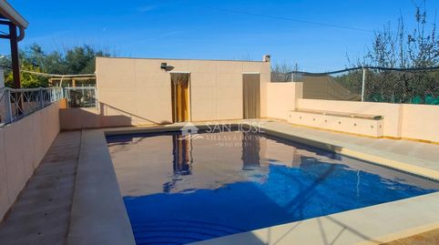 SE VENDE CHALET CON PISCINA EN MUY BUEN ESTADO EN ASPE ZONA DE UCHEL, imatge 2