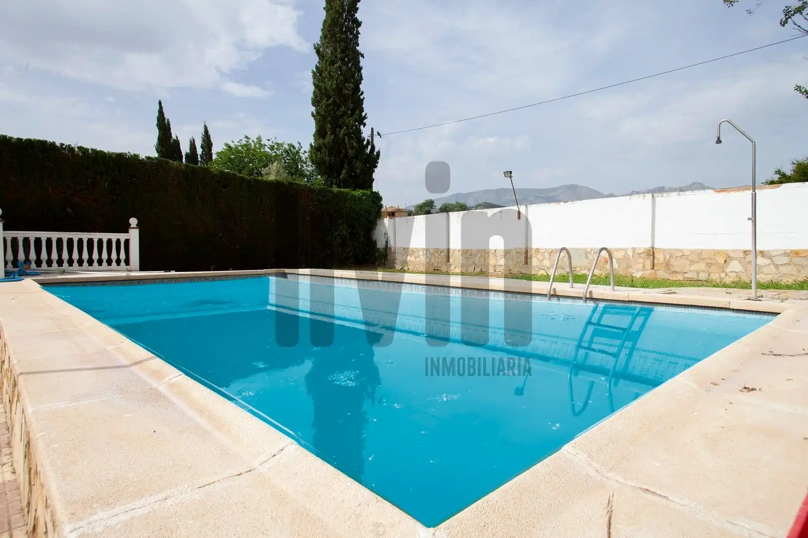 Piscina de Casa o xalet en venda en Jaén amb Aire condicionat, Calefacció i Jardí privat