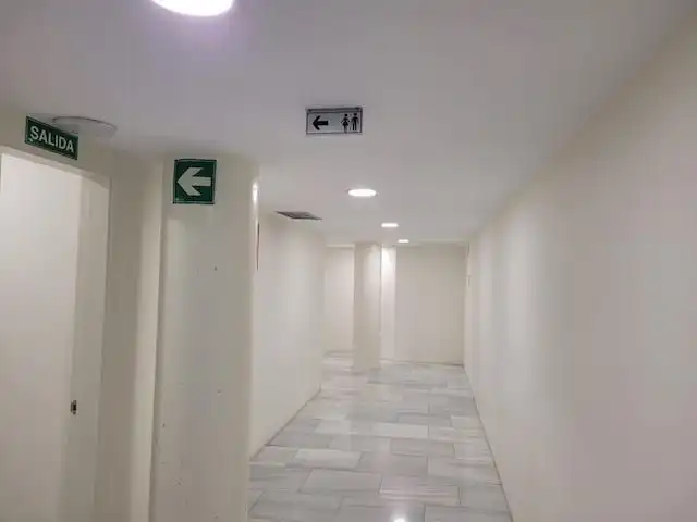 Büro zur Miete in Barcelona mit Klimaanlage, Heizung und Terrasse