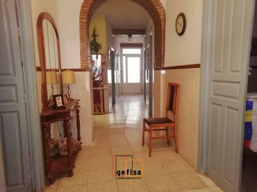 Casa amb balcó en venda a Valdepeñas