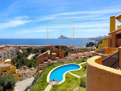 Vista exterior de Casa adosada en venda en Altea amb Aire condicionat, Calefacció i Jardí privat