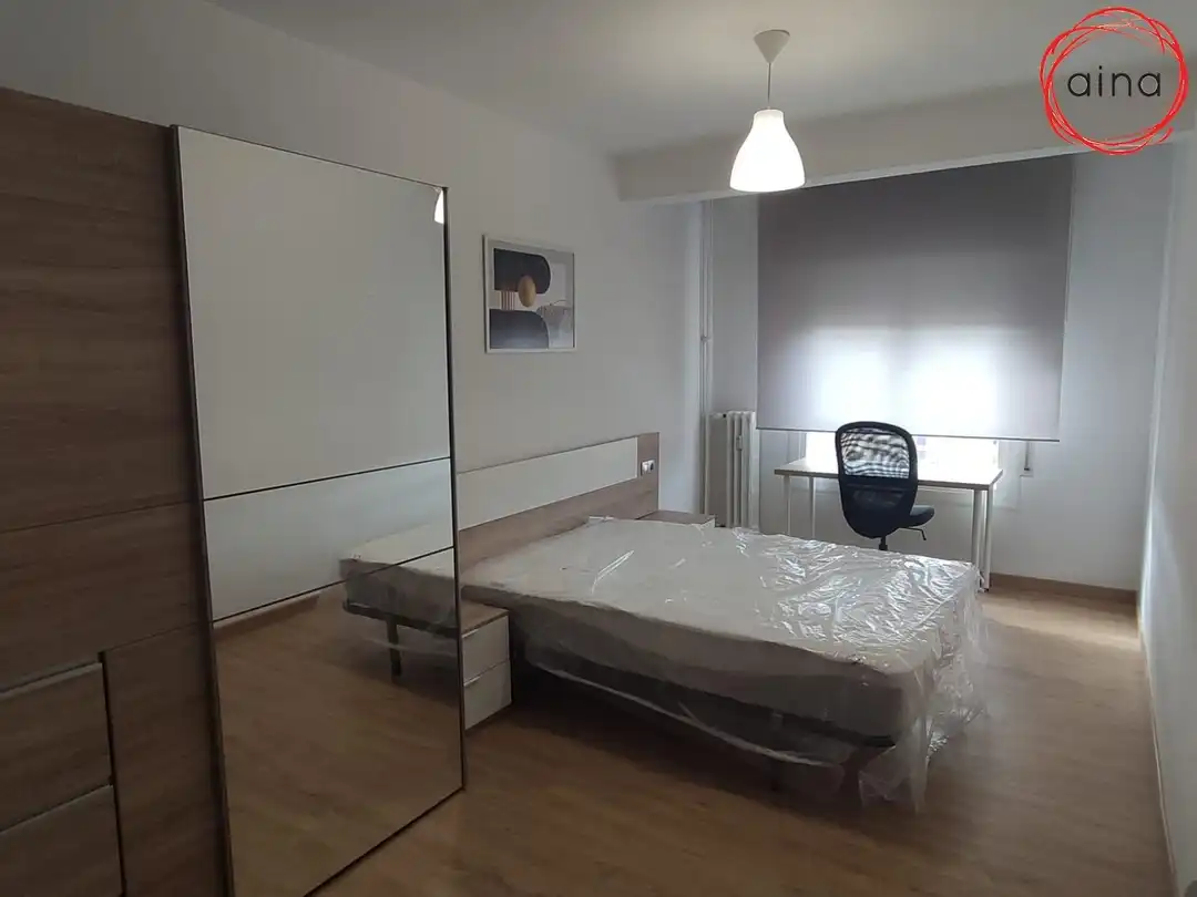 Habitación de Piso de alquiler en Barañáin / Barañain con Calefacción y Balcón