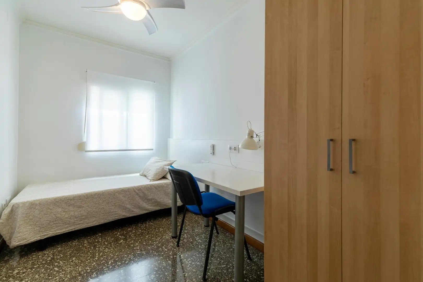 Schlafzimmer von Wohnung zur untervermieten in Valencia mit Waschmaschine