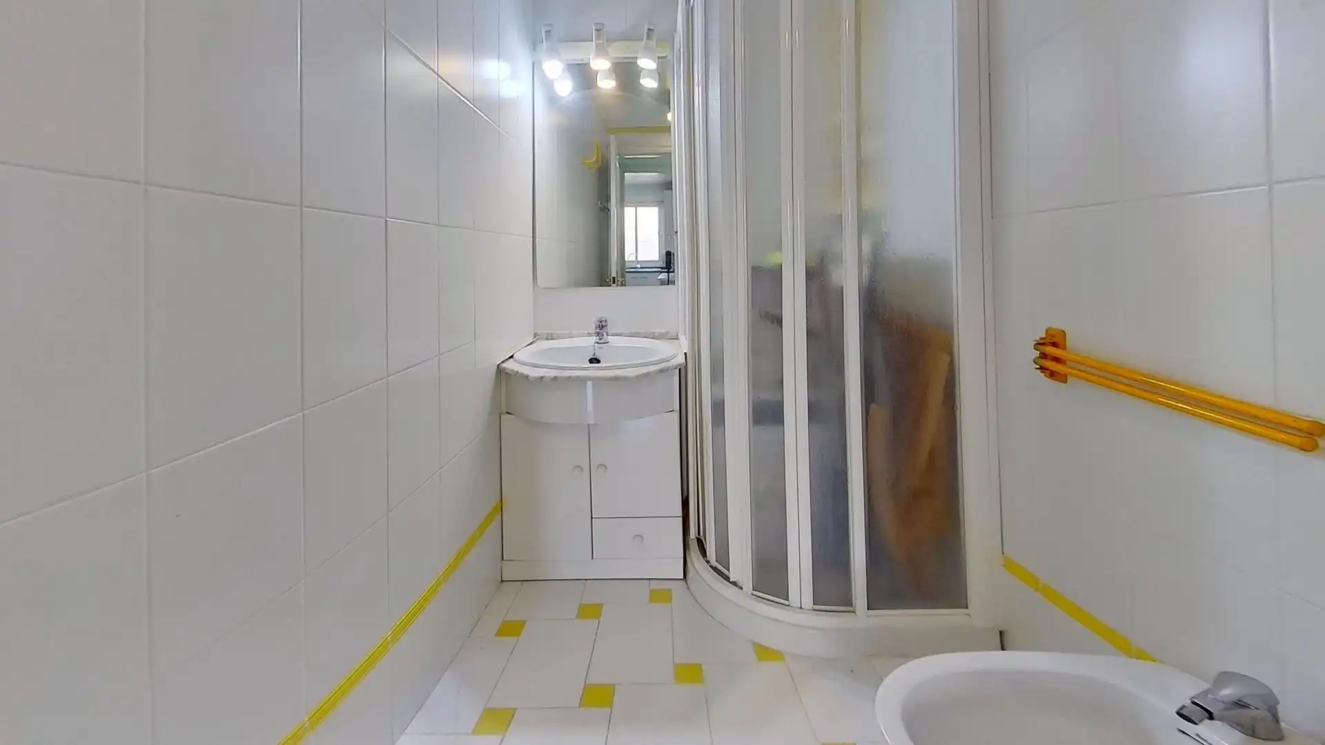 Bathroom of Flat for sale in Valencia  with Air Conditioner, Terrace and Storage room