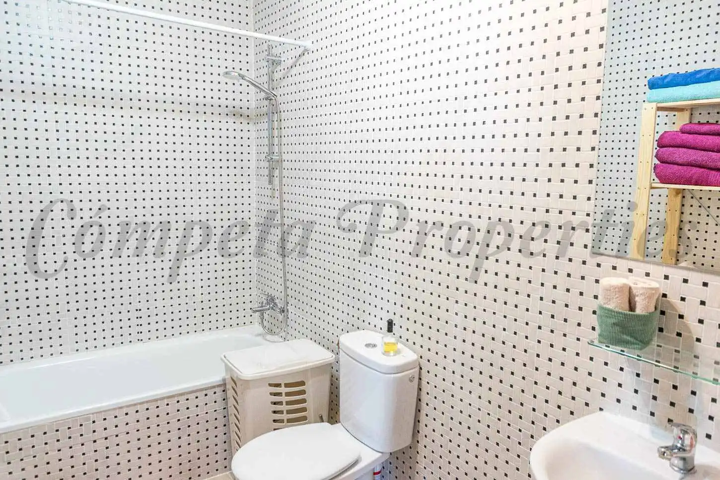 Bathroom of Flat for sale in Cómpeta  with Air Conditioner, Terrace and Furnished