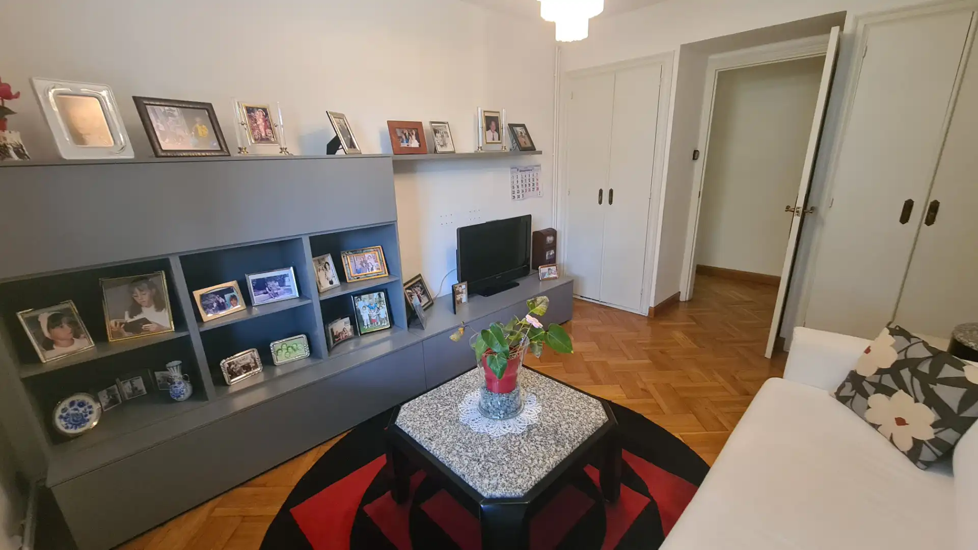 Wohnzimmer von Wohnung zum Verkauf in Barcelona mit Heizung, Privatgarten und Parkett