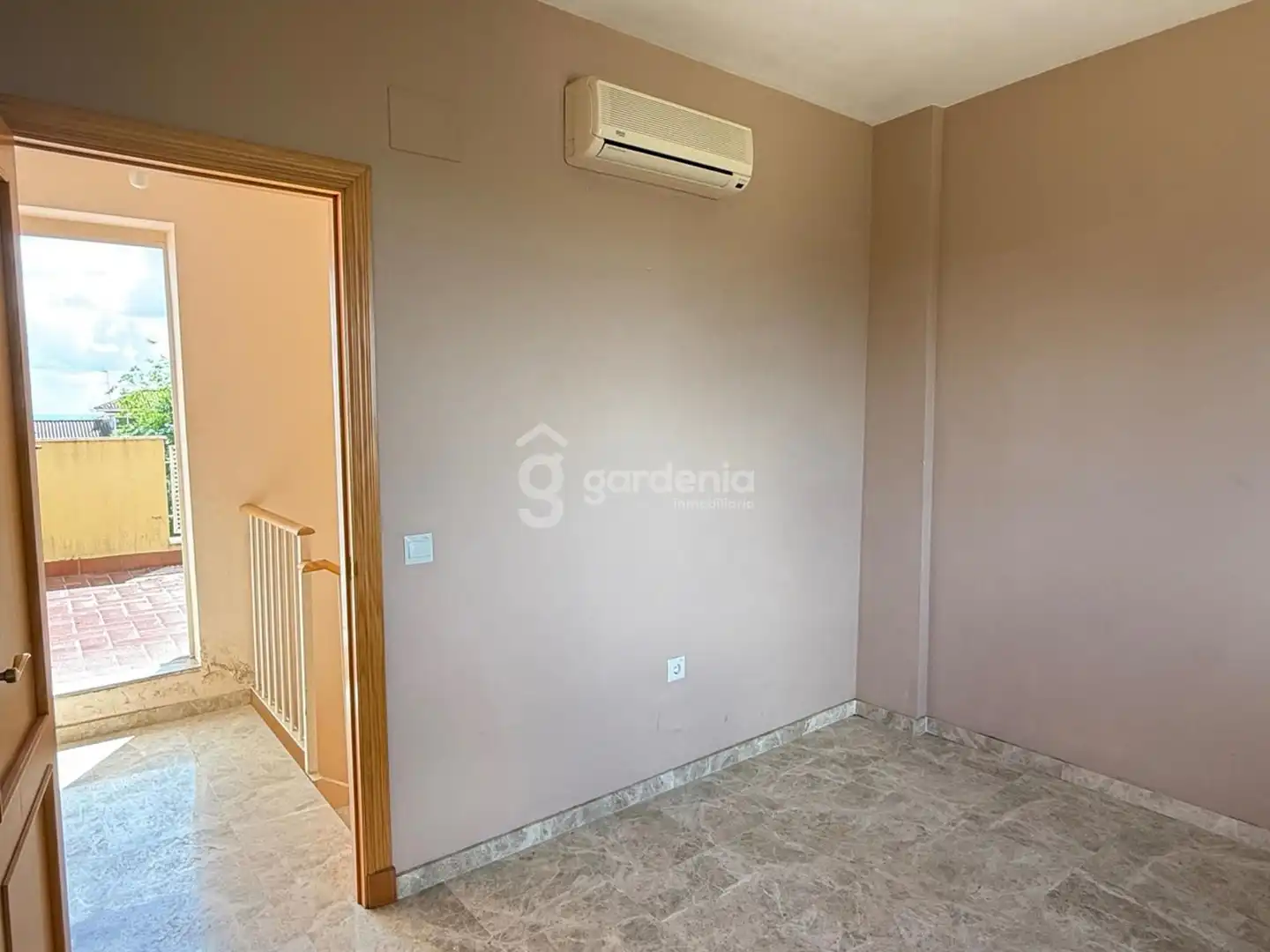 Habitación de Casa adosada en venta en Castilleja de la Cuesta con Aire acondicionado y Terraza