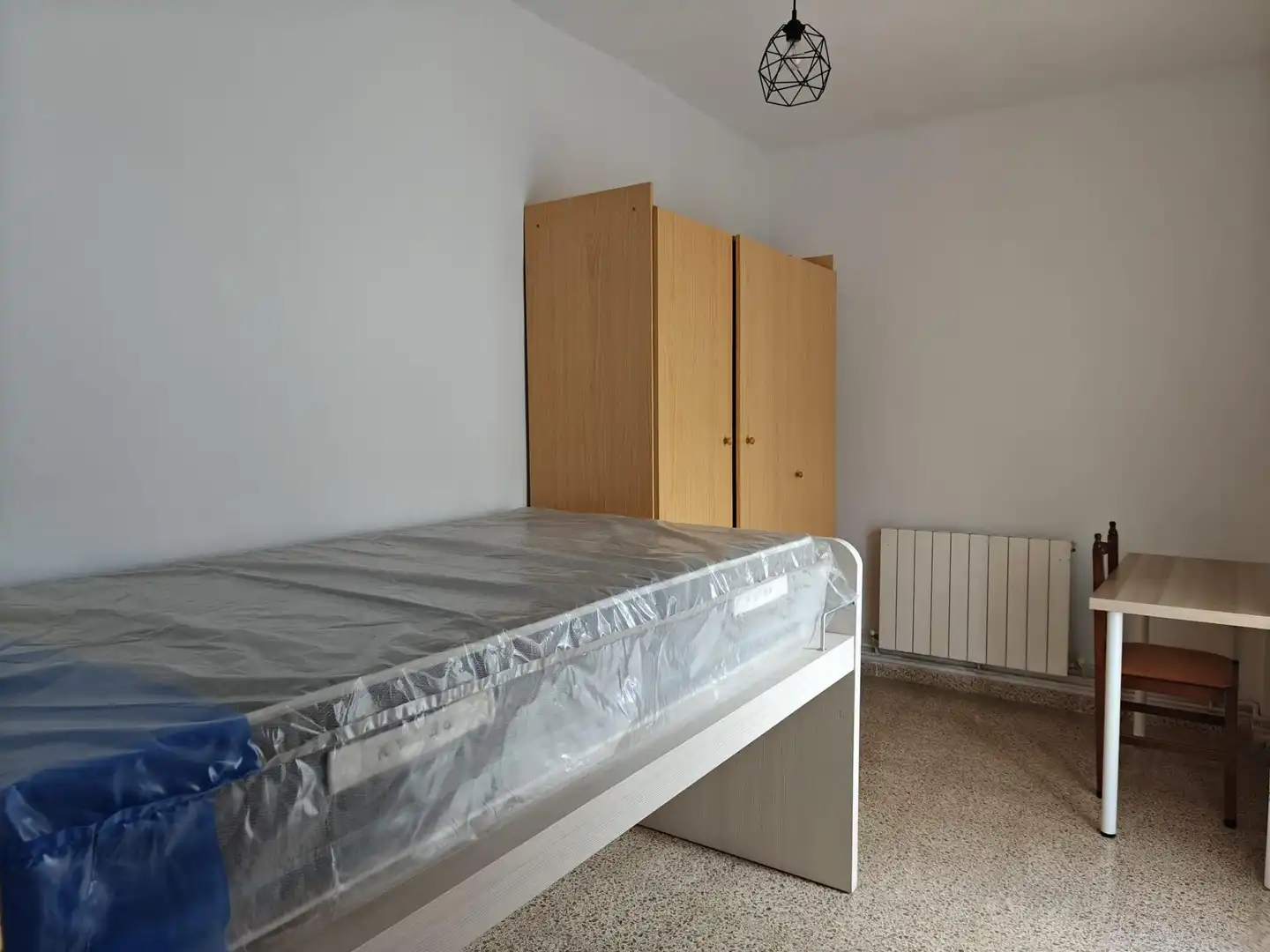Room in Calle Dr, Pareja Yebenes, Plaza de Toros