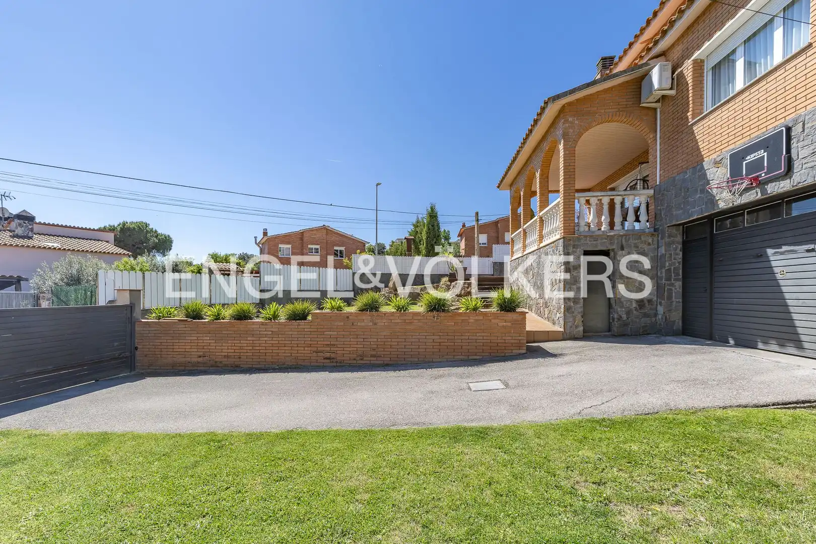 Vista exterior de Casa o chalet en venta en Castellar del Vallès con Aire acondicionado, Calefacción y Jardín privado