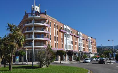 Vista exterior de Pis en venda en Castro-Urdiales amb Calefacció, Parquet i Sauna