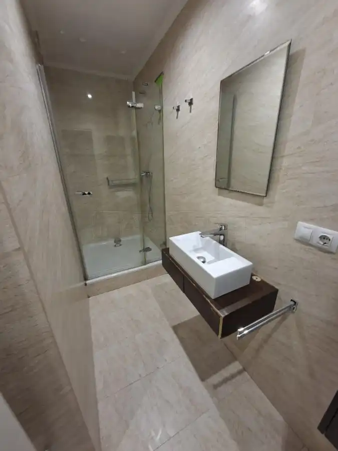 Bany de Àtic en venda en Vitoria - Gasteiz amb Calefacció, Parquet i Terrassa