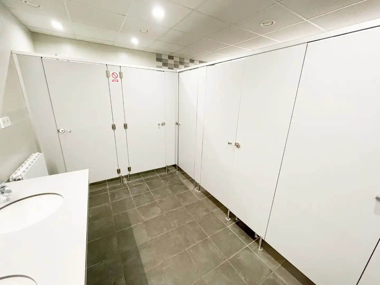 Badezimmer von Geschaftsraum zum Verkauf in Valtierra mit Klimaanlage, Heizung und Möbliert