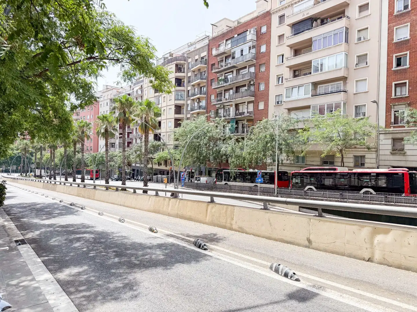 Vista exterior de Piso en venta en Barcelona con Aire acondicionado, Calefacción y Amueblado