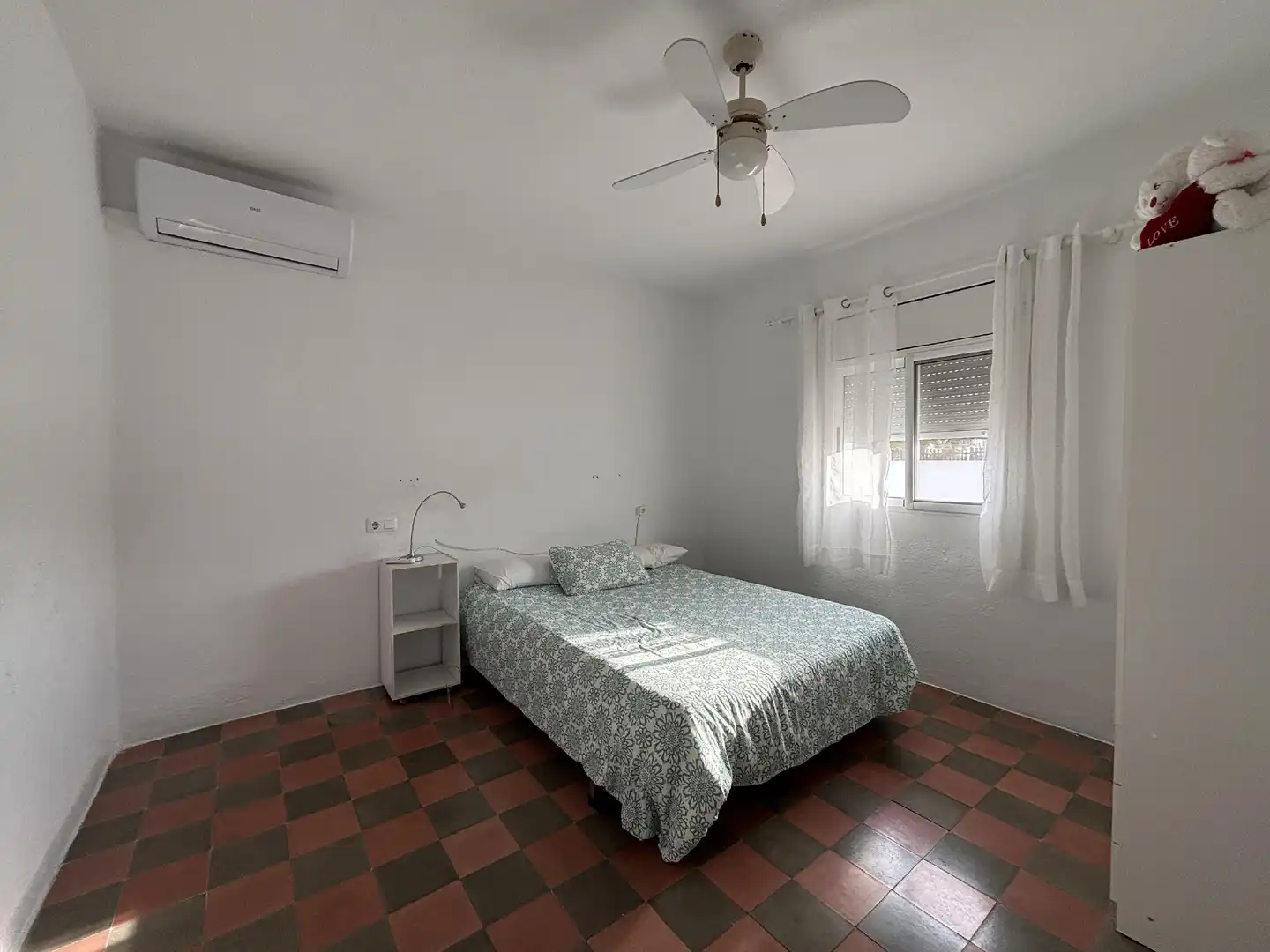 Habitación de Local en venta en Amposta