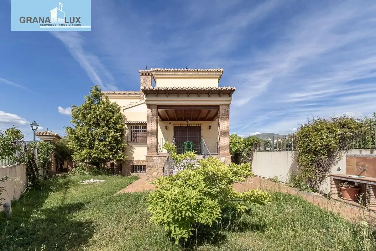 Casa con giardino in vendita a Calle Mariana Pineda