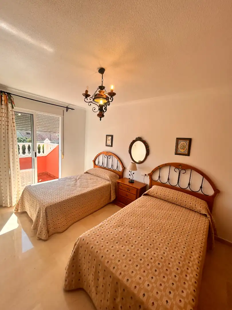 Habitación de Casa o chalet en venta en Elche / Elx con Aire acondicionado, Jardín privado y Terraza