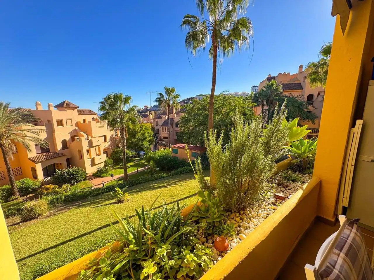 Vista exterior de Apartamento en venta en Manilva con Aire acondicionado, Calefacción y Terraza