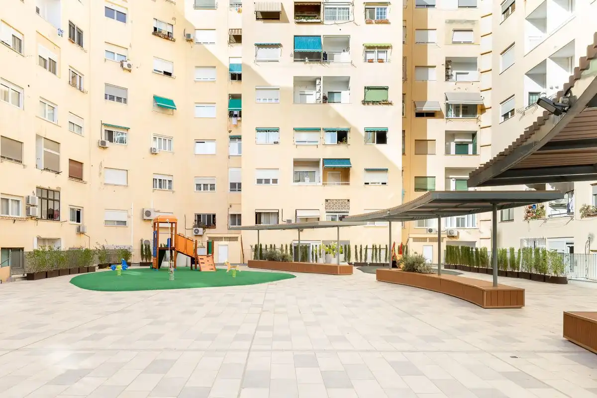 Vista exterior de Pis en venda en Valencia amb Calefacció, Piscina i Moblat