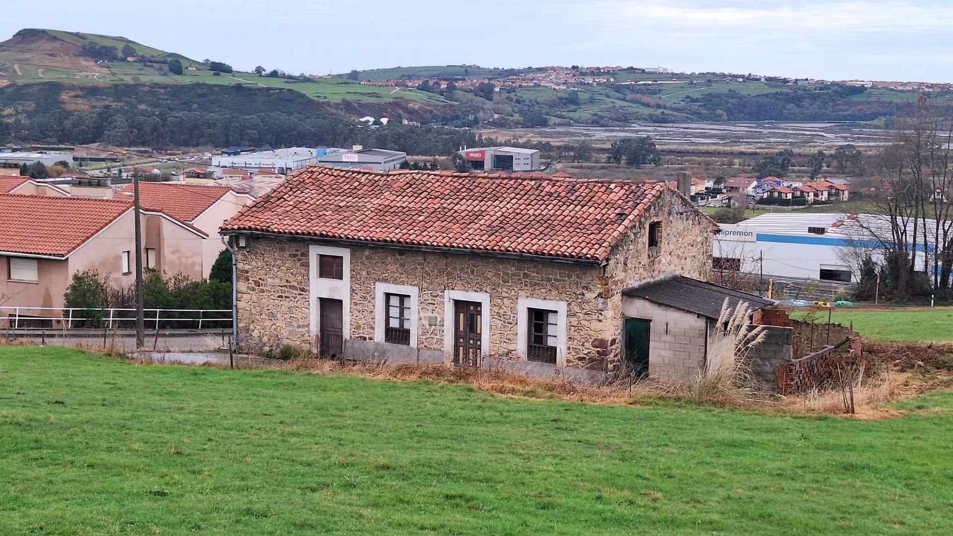 Exterior view of House or chalet for sale in Polanco  with Private garden