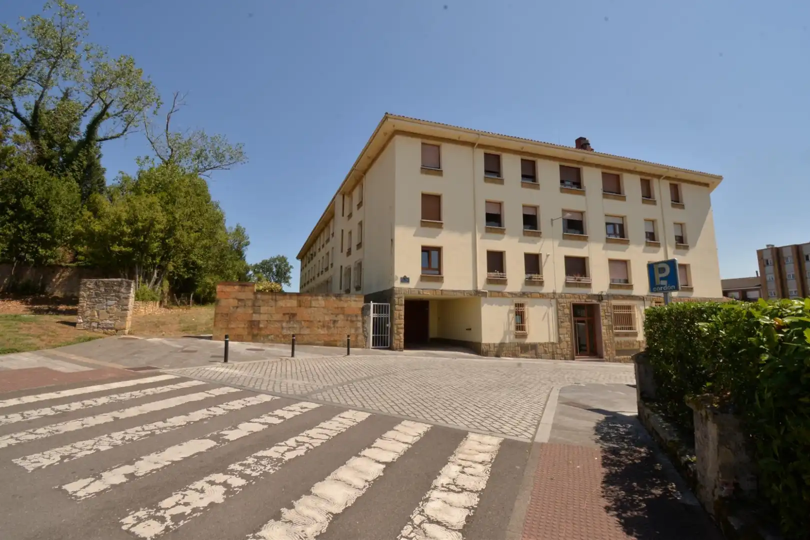 Vista exterior de Pis en venda en Noreña amb Calefacció i Traster