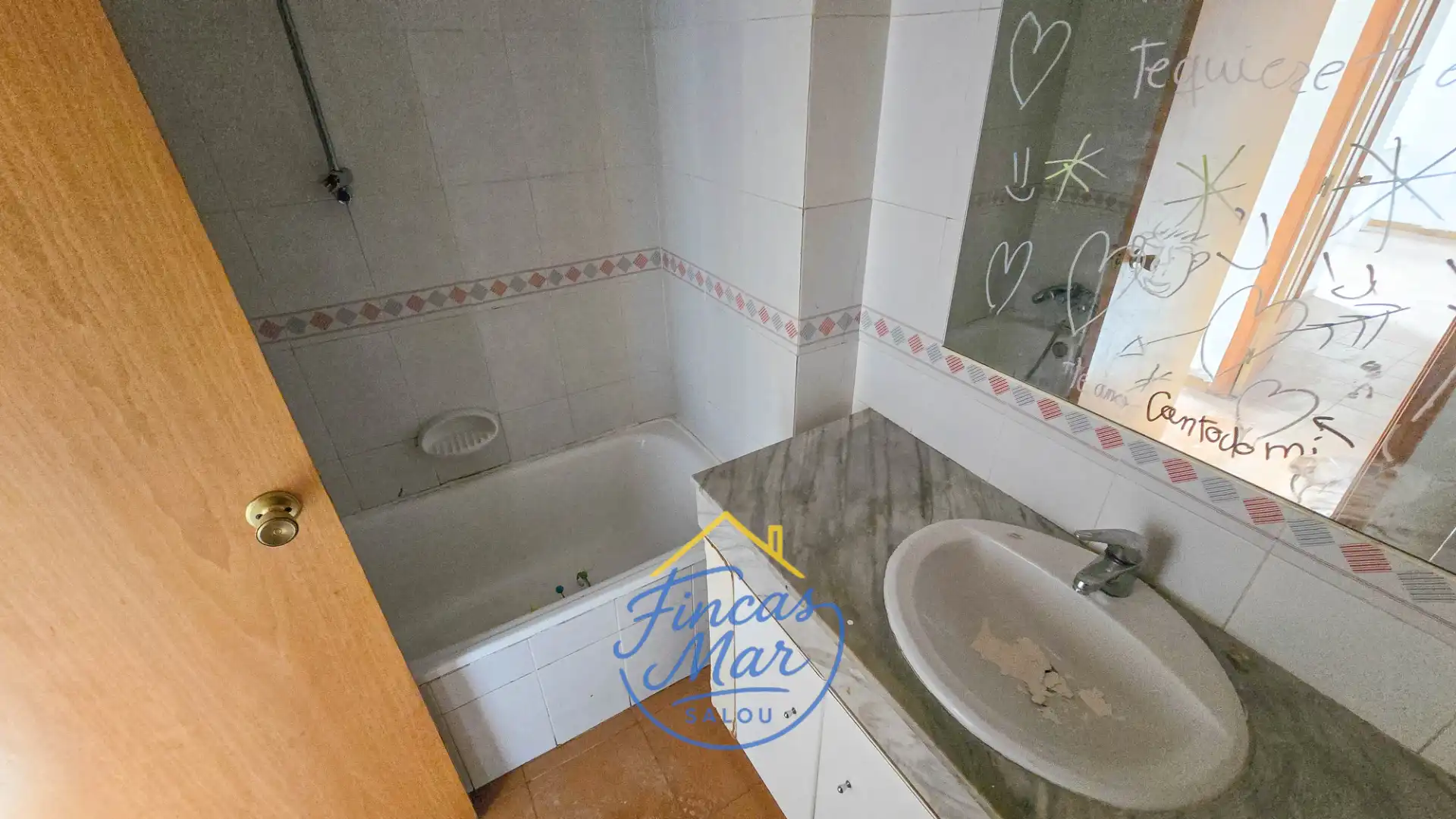 Baño de Piso en venta en Salou con Terraza y Piscina comunitaria