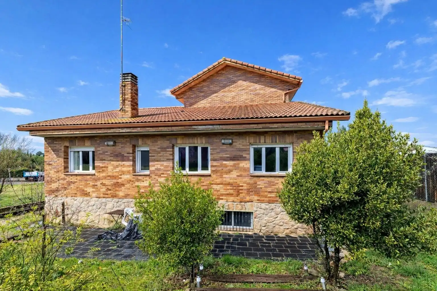 Vista exterior de Casa o xalet en venda en Colmenarejo amb Calefacció, Jardí privat i Terrassa