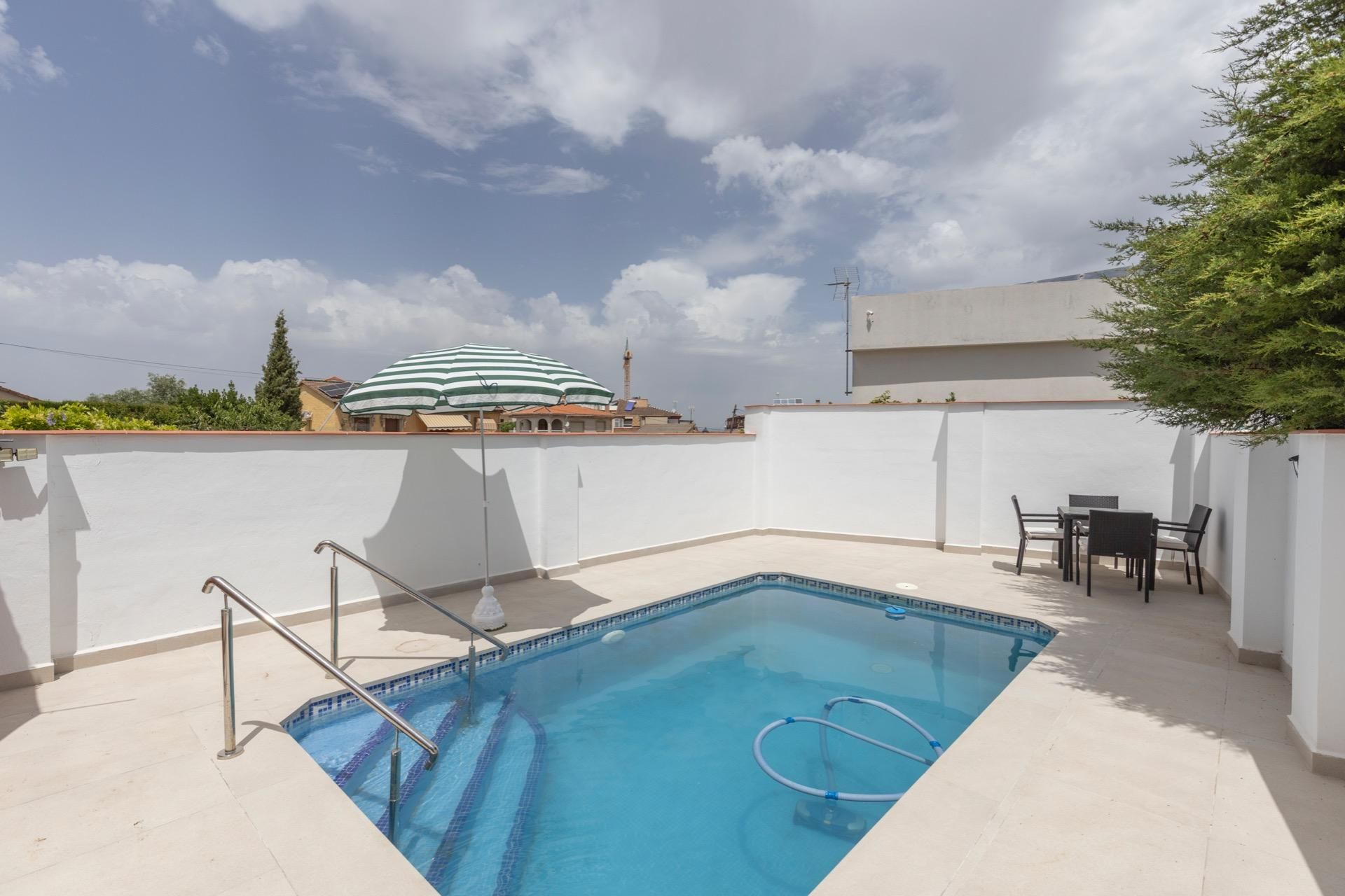 Piscina de Casa o chalet en venta en Ogíjares