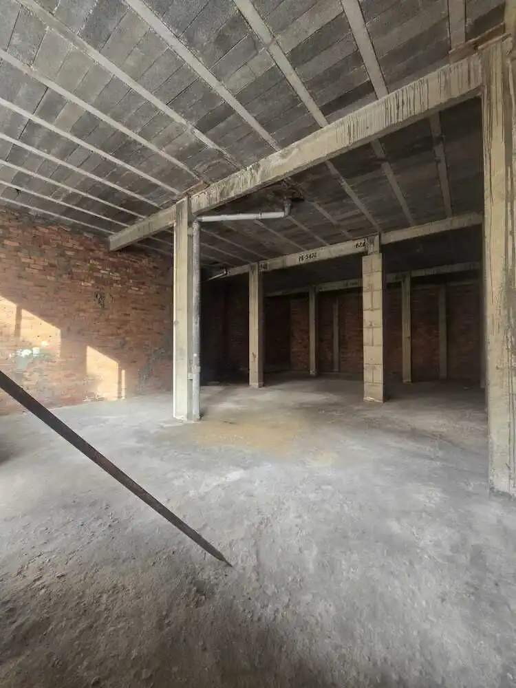 Local comercial en venda a A Malata - Catabois - Ciudad Jardín