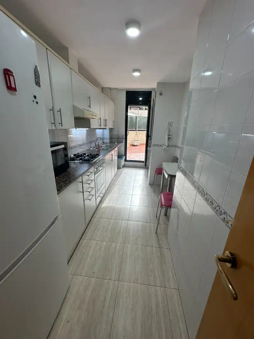 Cuina de Pis en venda en Santa Coloma de Gramenet amb Aire condicionat, Calefacció i Terrassa