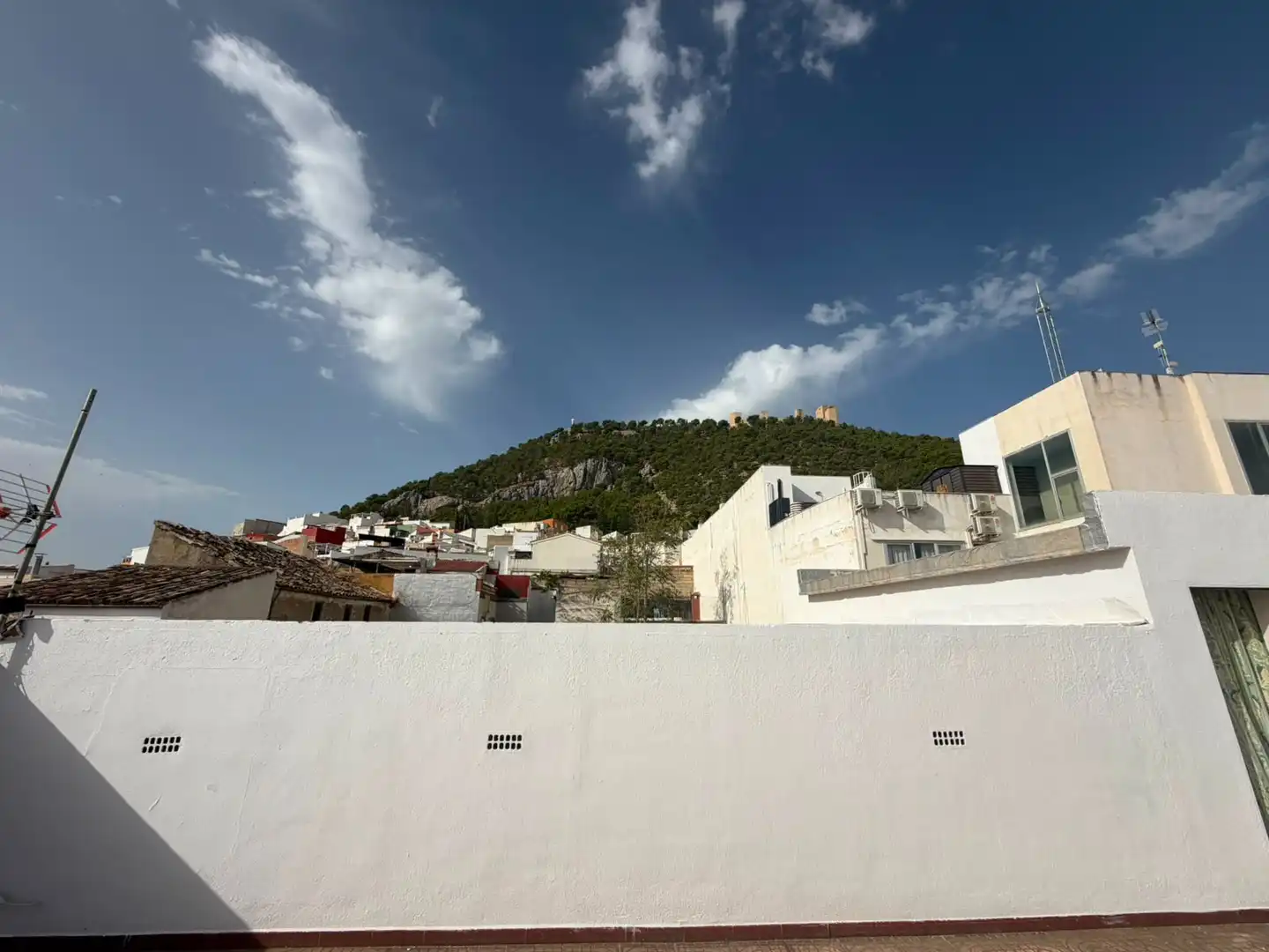 Casa amb terrassa en venda a Calle Llana de San Juan