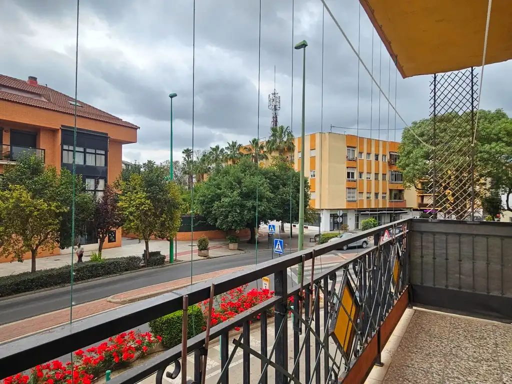Vista exterior de Piso en venta en L'Eliana con Balcón y Internet