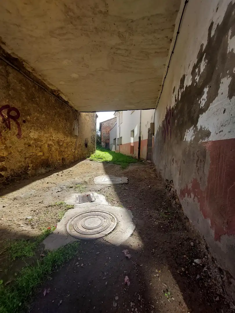 Vista exterior de Casa o xalet en venda en Boñar amb Calefacció, Jardí privat i Terrassa