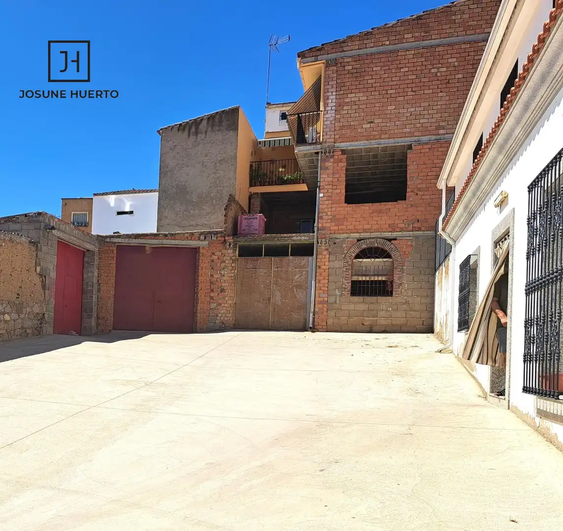 Vista exterior de Casa o xalet en venda en Esparragosa de la Serena amb Terrassa